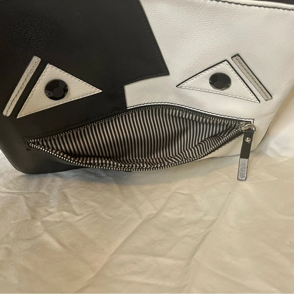 Nine West two faced black and white clutch
